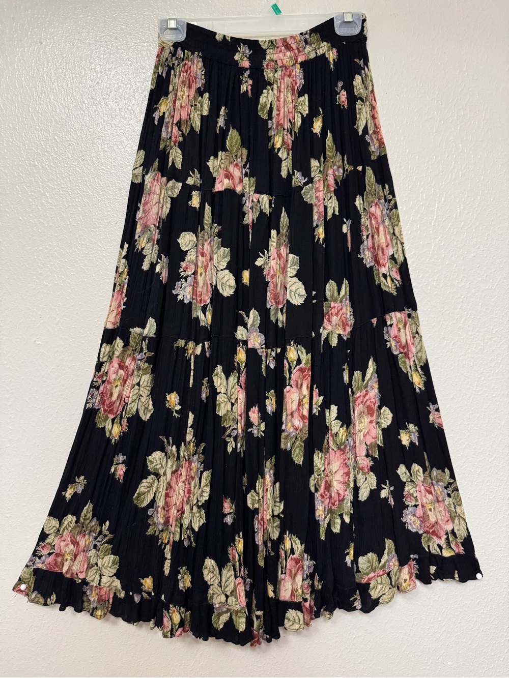 Neo Nostalgia Black Maxi Skirt with Pink Rose Print